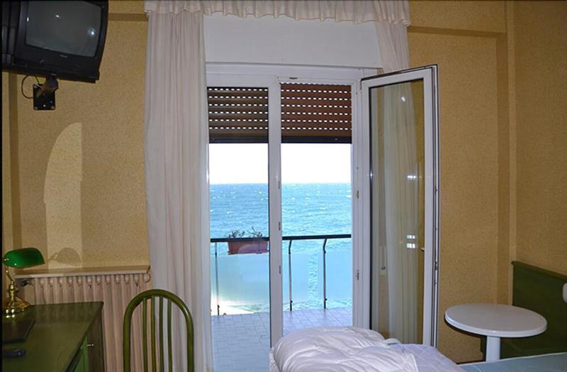 Hotel Caribe - Garda Lake Collection 브렌조네 술 가르다 외부 사진